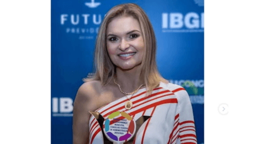 O Site Ibirataia Notícias parabeniza a ex-prefeita Ana Cléia pelo seu aniversário!
