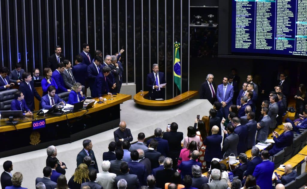 Câmara aprova texto da reforma tributária em 2º turno