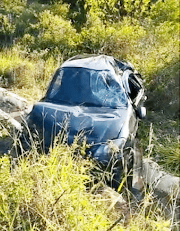 Próximo a Morro do Chapéu carro com família de Xique-Xique capota na BA-052