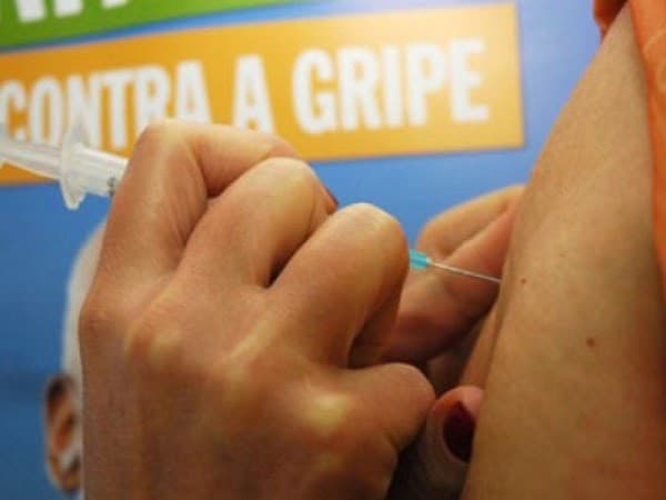 Vacina contra a cepa H3N2 de Influenza chega em março, diz ministério da Saúde