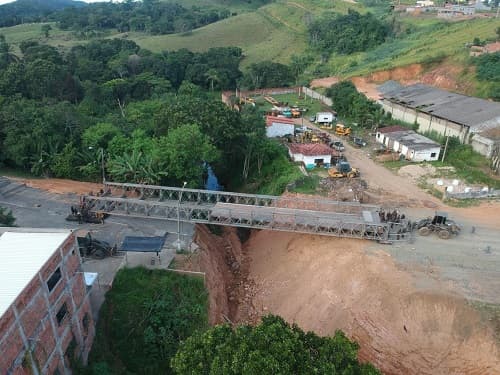 Ubatã: Imagens aéreas mostram avanço de montagem de ponte provisória na BR-330