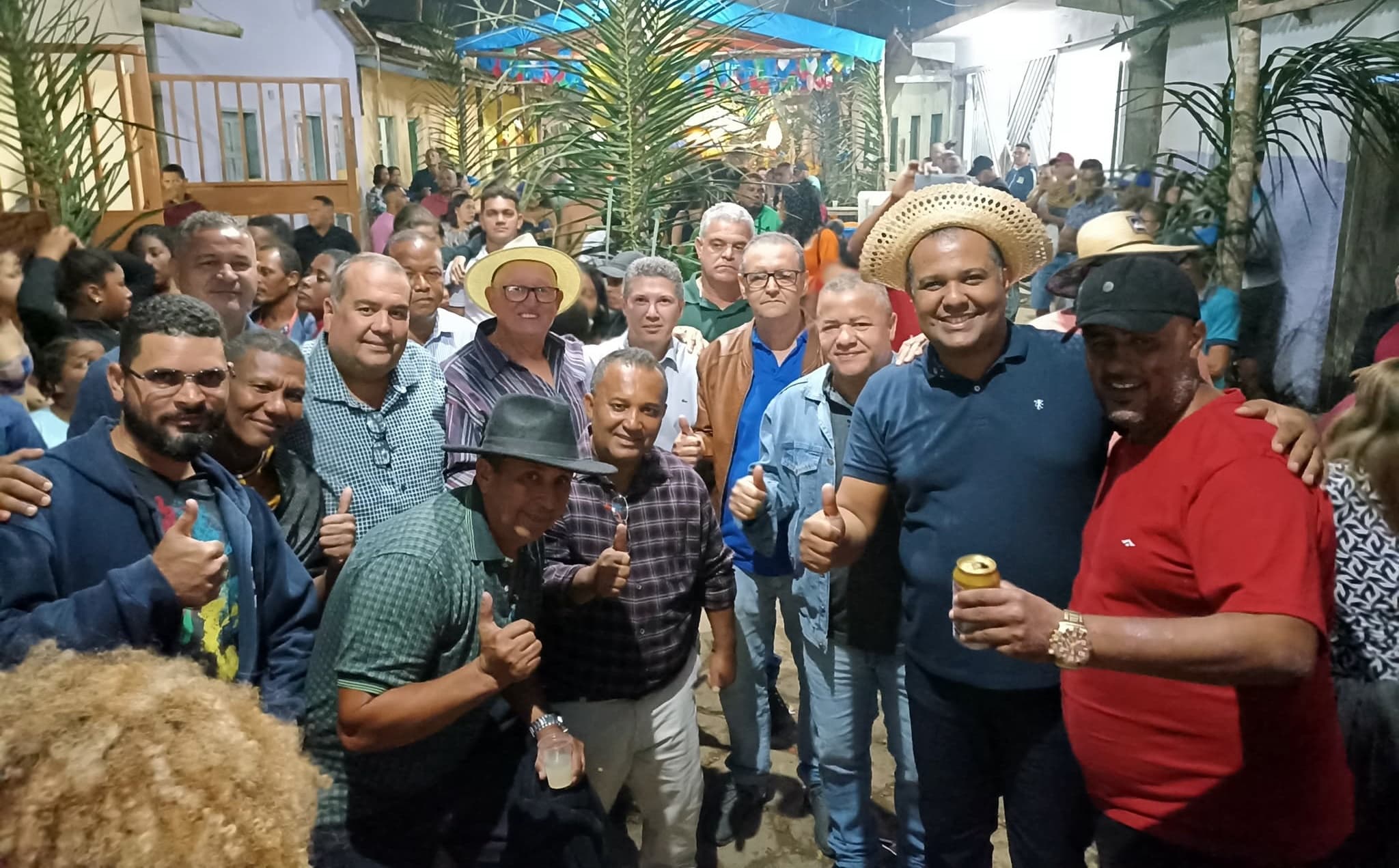 Deputado Estadual Sandro Régis (DEM), prestigia o tradicional “São João da Rua do Eternit” em Algodão - Ibirataia