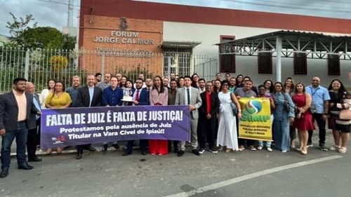 Advogados protestam por falta de Juíz Titular na Vara Cívil da Comarca de Ipiaú