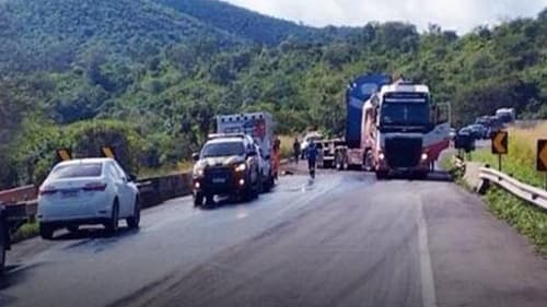 Acidente na BR-116 entre Jaguaquara e Jequié interrompe tráfego