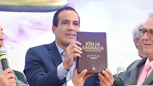 TJ-BA derruba lei que permitia uso da Bíblia como material escolar em Salvador