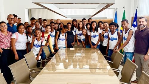 Ibirataia: Estudantes do Colégio Municipal José Firmino da Silva visitam prefeitura