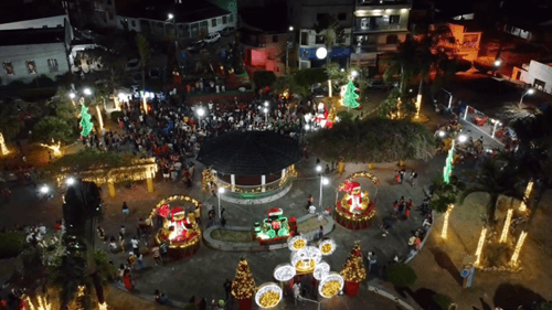 O Natal Encantado 2023 de Ibirataia  encanta a região é destaque no Jornal BA Meio Dia transmitido pela TV Santa Cruz; confira