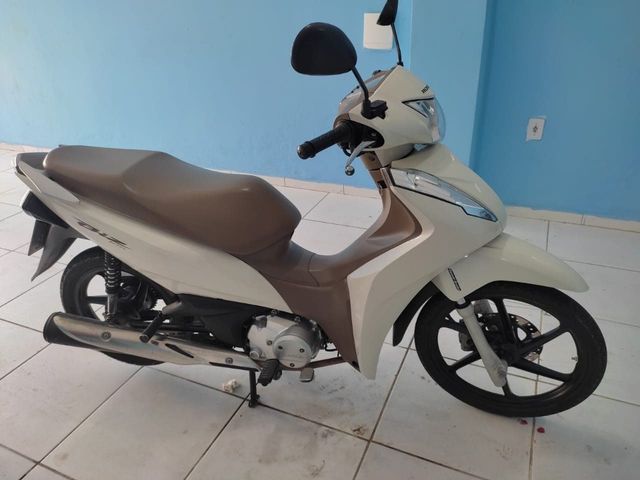 CLASSIFICADOS: VENDE-SE UMA BIZ 125 CONSERVADA