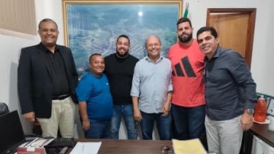 Ibirataia: Ex-prefeito Marcos Aurélio visita Câmara Municipal e reforça alianças políticas