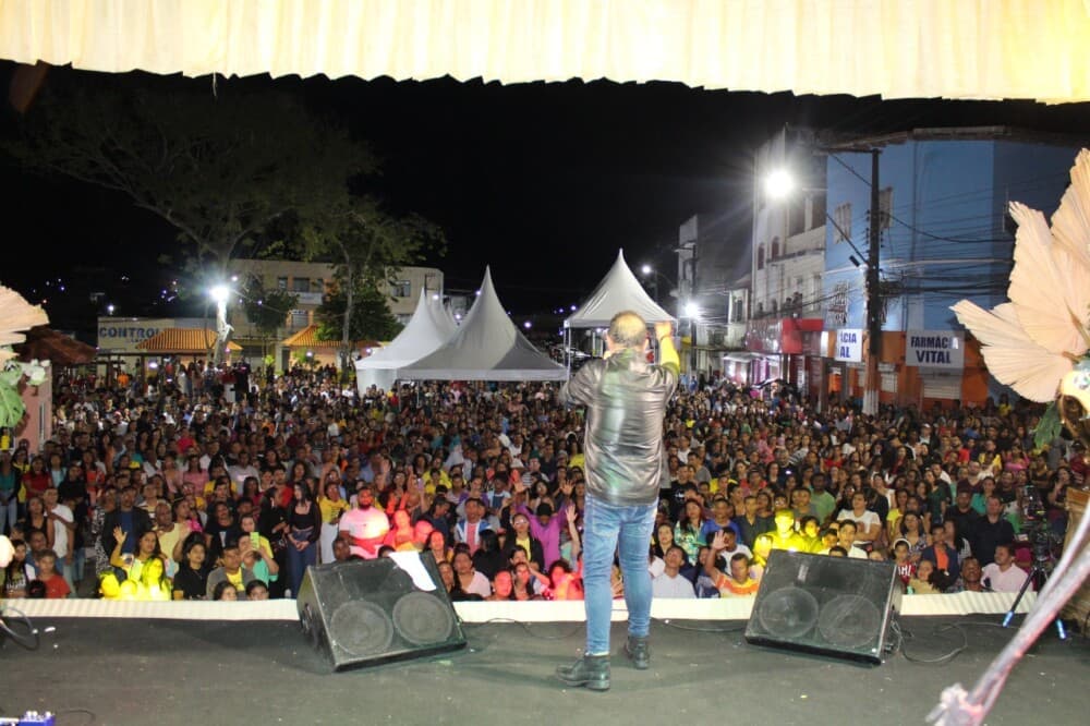 Ubatã: Davi Sacer emociona público e lota avenida Landulfo Alves