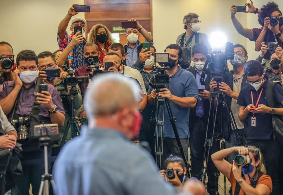 Lula chega a Bahia para encerrar caravana no nordeste