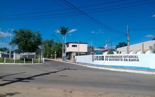 Uesb anuncia seleção para 130 vagas de técnicos e professores
