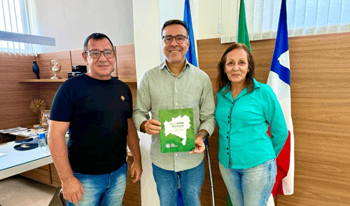 Ibirataia: Presidente do Sindicato entrega Agenda "Agro Município" ao prefeito Sandro Futuca