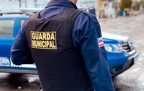 Criança de 11 anos leva arma de fogo para escola em Feira de Santana