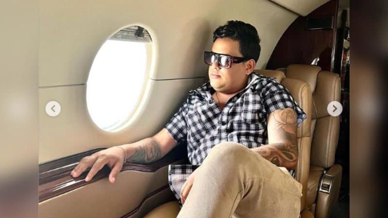 Justiça determina bloqueio de R$3 milhões em contas do cantor Thiago Aquino