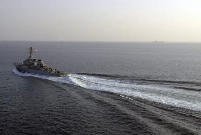 China diz que navio de guerra dos Estados Unidos entrou ilegalmente em seu território
