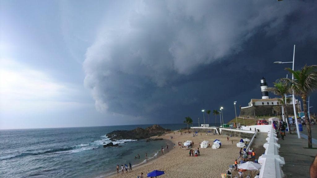 Inmet emite alerta para várias cidades da Bahia com previsão de chuva no fim de semana
