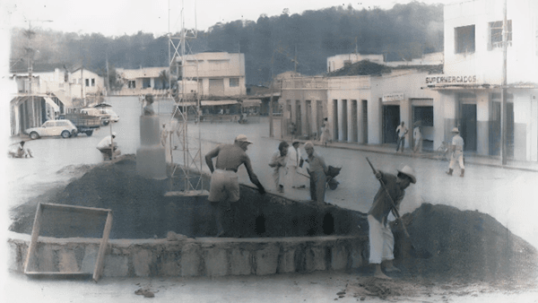 Revivendo o Passado: Homenagem a Nelson David Ribeiro com a Construção de Jardim na atual Praça 7 de Setembro em Ibirataia