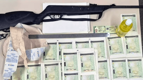 Jovem é detido sem habilitação e polícia descobre fábrica clandestina de CNHs na Bahia