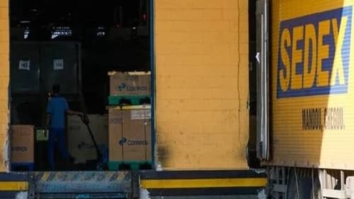 Correios anunciam PDV e concurso para contratar 3,2 mil carteiros