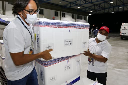 Bahia recebe remessa com 351.750 doses de vacinas contra a Covid-19