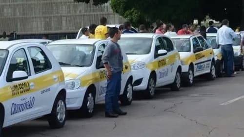 Câmara analisa projeto que libera dirigir 24 horas após aprovação em exame de motorista