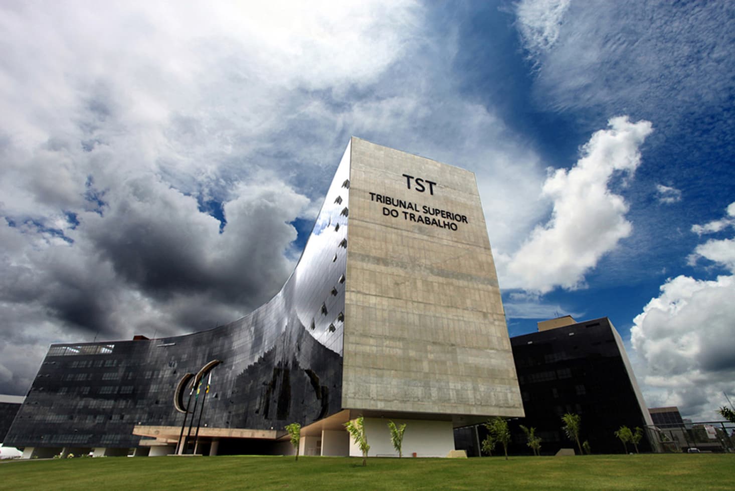 TST muda entendimento sobre pagamento de horas extras
