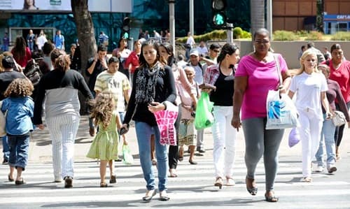 Brasil tem 6 milhões de mulheres a mais do que homens, revela Censo