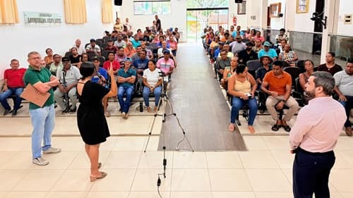 Ibirataia: Secretária de Agricultura Laís Nascimento se reúne com feirantes sobre a entrega do novo centro comercial