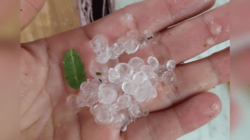 Moradores registram chuva de granizo em diferentes áreas na cidade de Ipiaú