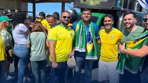 Apoiadores de Bolsonaro fazem protesto com baixa adesão em Salvador