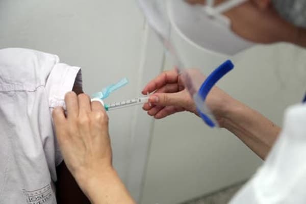 Bahia: Sesab nega aplicação de vacinas com validade vencida