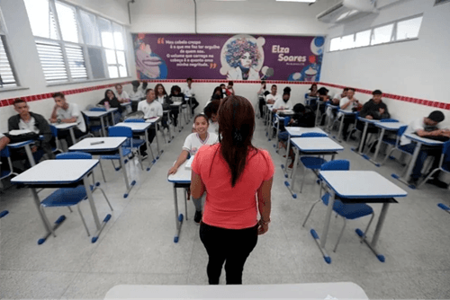 Abono extraordinário para professores é aprovado por unanimidade na Alba