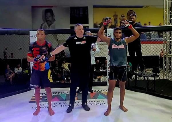 Atleta ipiauense vence luta de MMA em Salvador