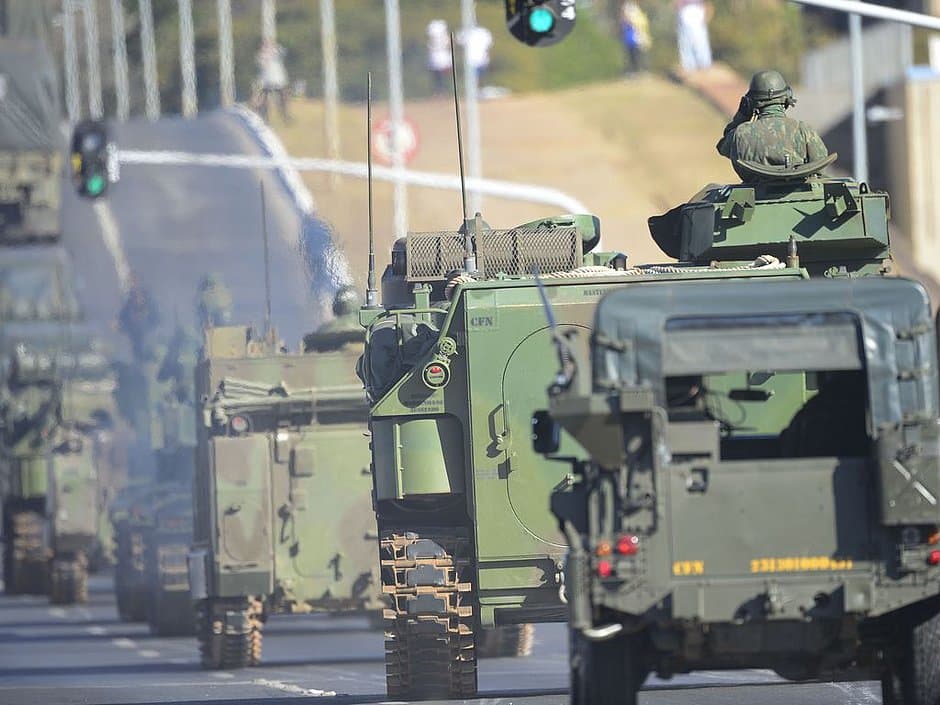 Partidos repudiam desfile militar como tentativa de constranger o Congresso