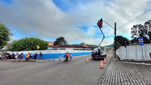 Ibirataia: Prefeitura avança na substituição de lâmpadas comuns por LED nos bairros