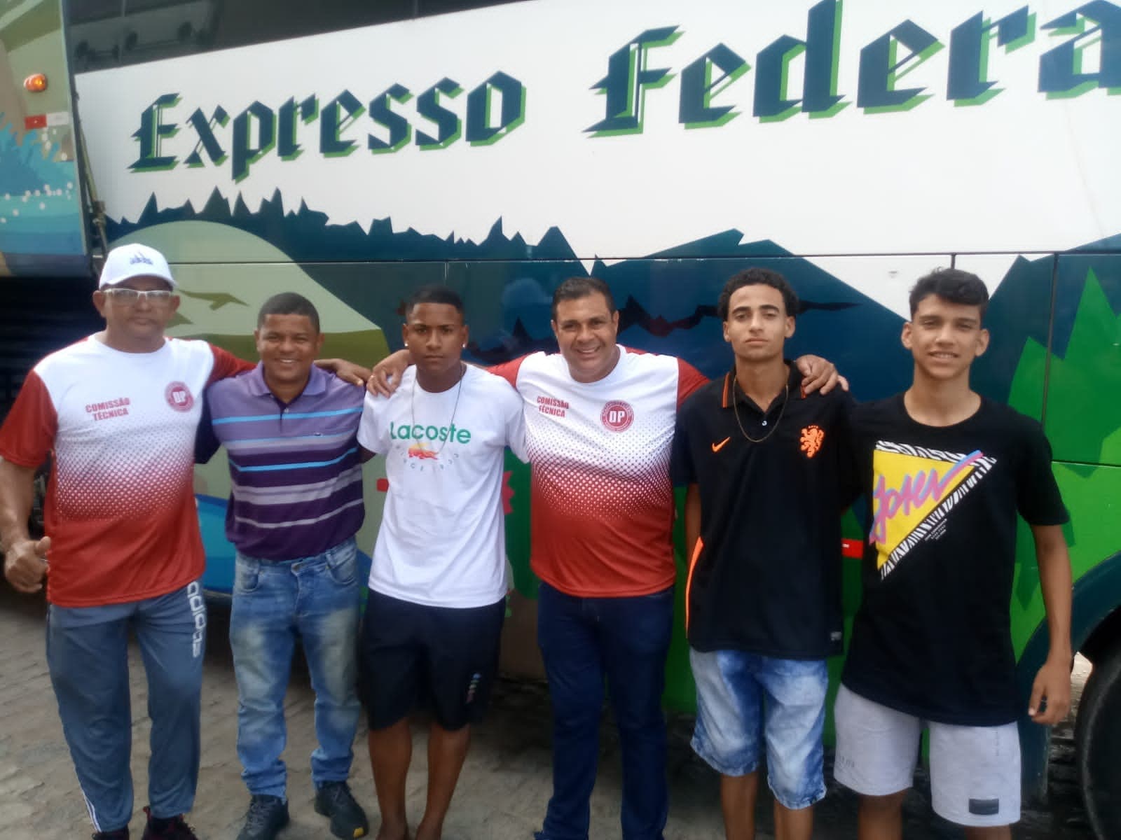 Jovens de Ibirataia viajam à São Paulo para avaliação em times profissionais