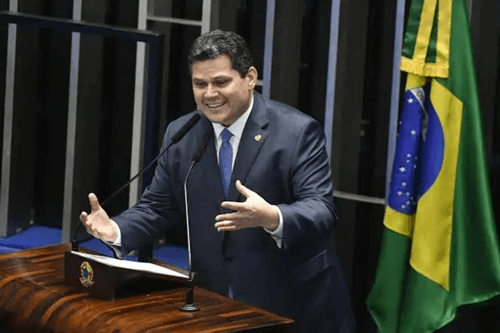 Alcolumbre avalia cenário de impeachment envolvendo Moraes e Mendonça no Senado