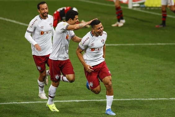 Ibirataense marca gol que garantiu vitória do Fluminense contra o Flamengo neste domingo (04)