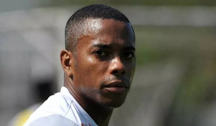 MPF entrega parecer à Justiça concordando com prisão de Robinho no Brasil; jogador foi condenado por estupro na Itália