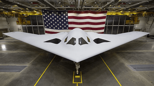 EUA preparam estreia do B-21 Raider, novo bombardeiro invisível com inteligência artificial
