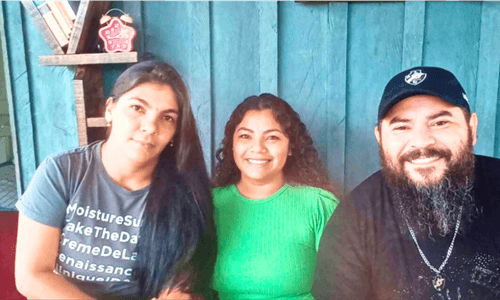 Trisal em família: irmãs se 'casam' com o mesmo homem