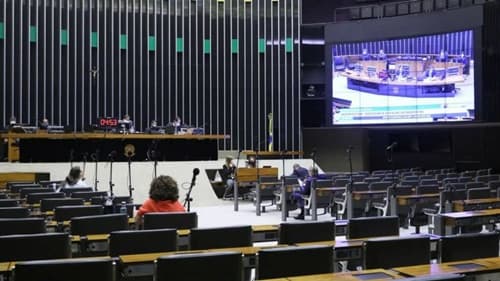 Sobe para 12 o número de deputados baianos que assinaram PEC contra escala 6x1; adesão ainda é pequena