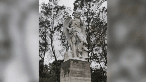 Ordem religiosa inaugura templo com estátua gigante de Lúcifer
