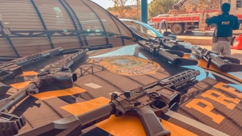 PRF apreende arsenal em carro durante fiscalização na Bahia