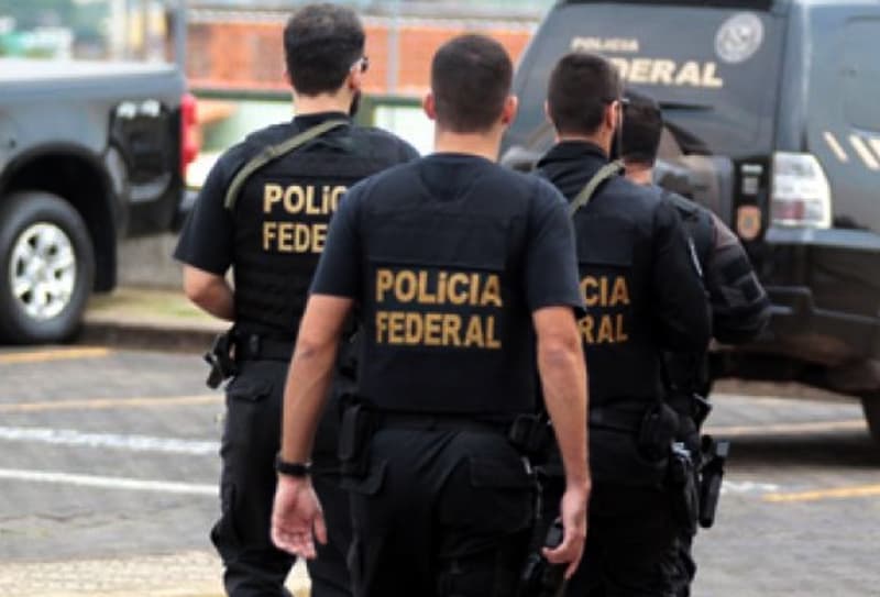 PF cumpre mandados de busca e apreensão contra fraudes na Saúde e Educação em Salvador e interior da Bahia