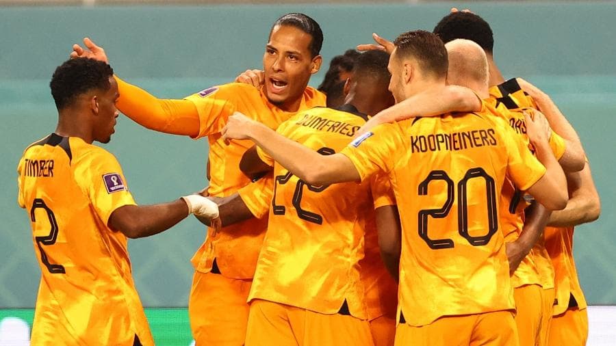Holanda bate EUA e conquista primeira vaga nas quartas da Copa