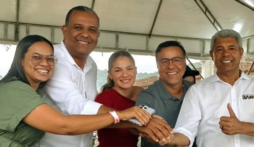 Prefeito Sandro Futuca e comitiva de Ibirataia participam de evento com o governador Jerônimo Rodrigues em Itagí