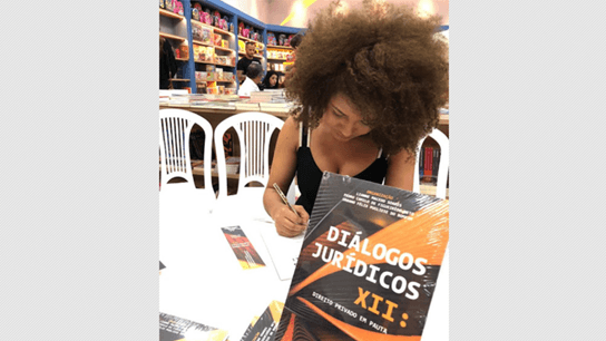 Ibirataense graduanda em advocacia Elen Santana Lima lança livro "Diálogos Jurídicos XII"