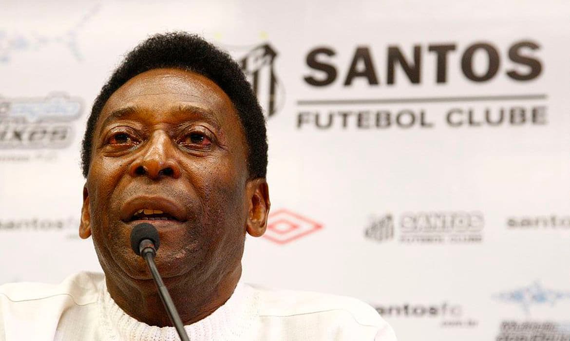 Pelé apresenta boa resposta ao tratamento, aponta boletim médico